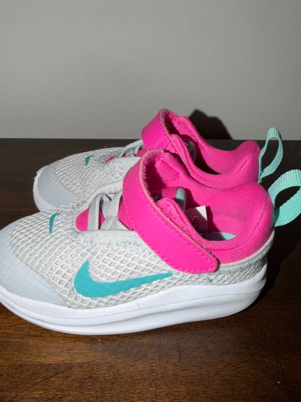 Nike Baby Water Mesh Sneakers Pink and White Size 5C Toddler Shoes Pre-owned EUC